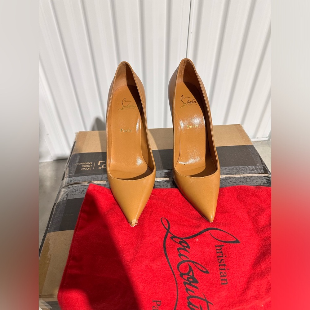 Christian Louboutin Women's Kate 100 Nude 4 Pumps. EU Size 39.5